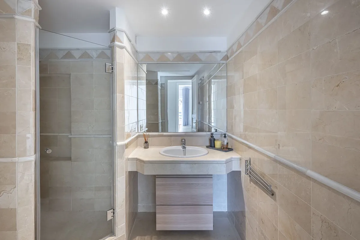 fcdad12d-84ac-4698-8a72-b46af78310b0