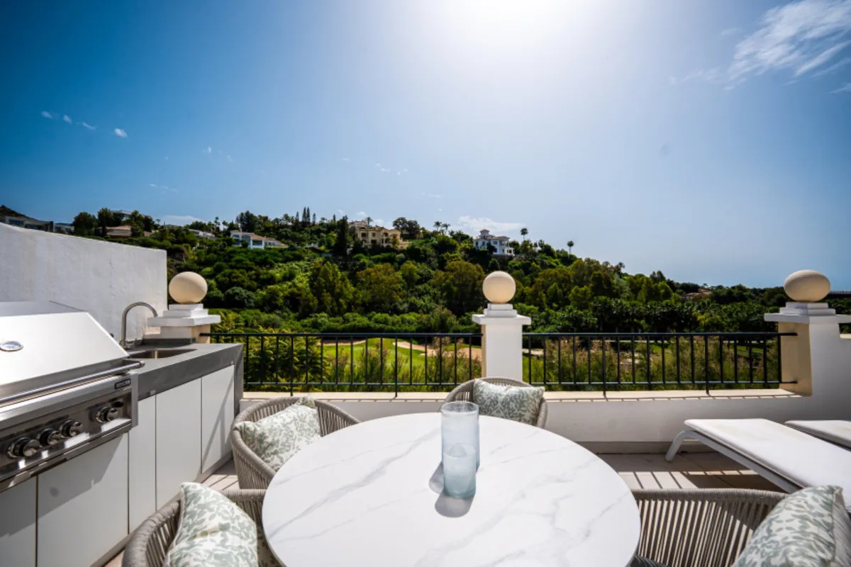 d45e3273-fb0b-4a04-8ce7-973c4fc26689