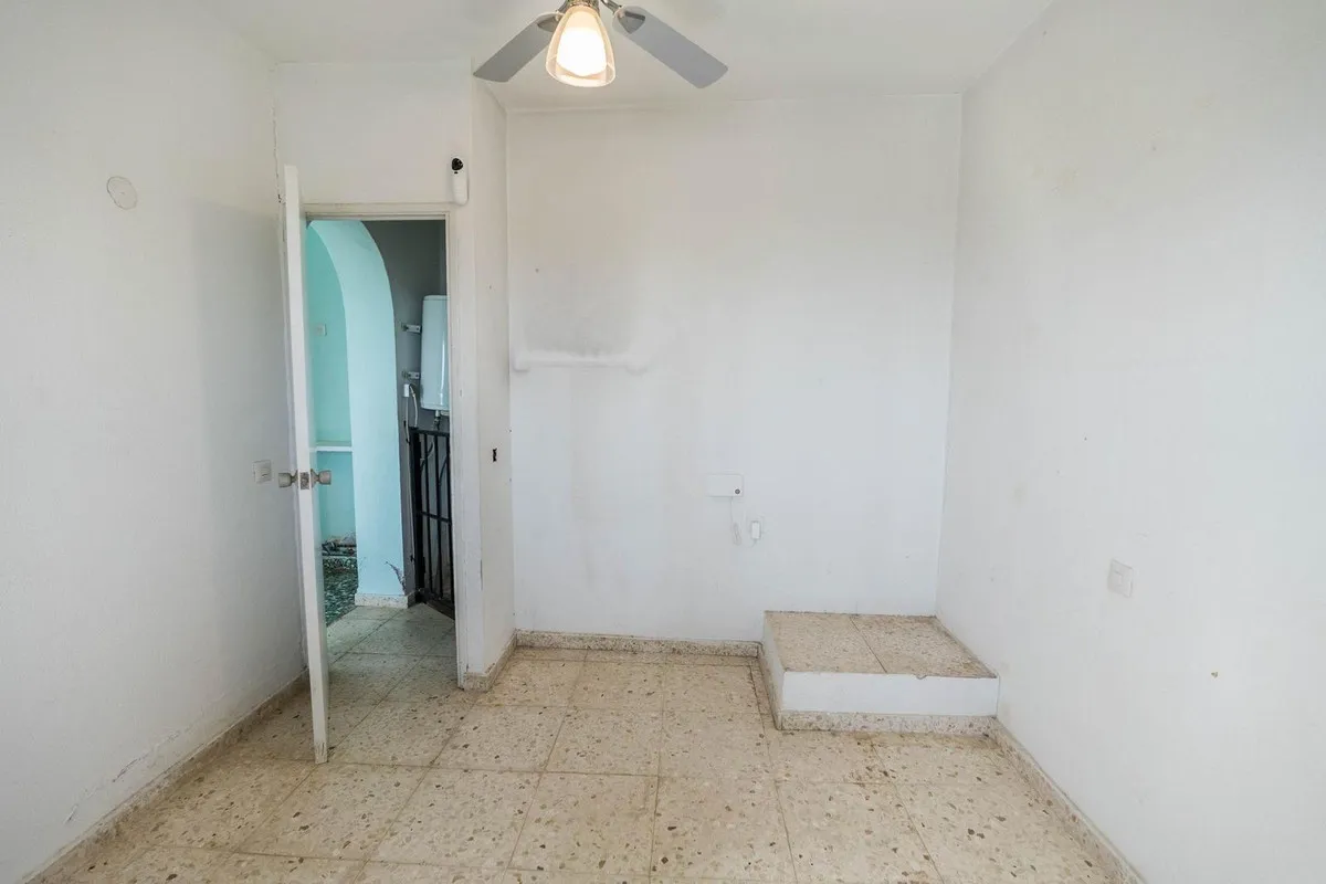 b1094774-f020-438a-b5e2-fc2276f596a6