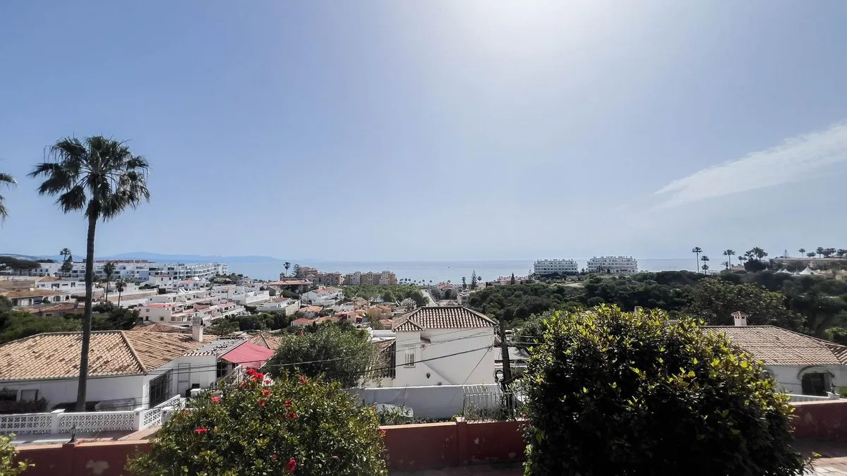 f2b2c208-c9e0-44d5-8a3e-ef8a087b129e