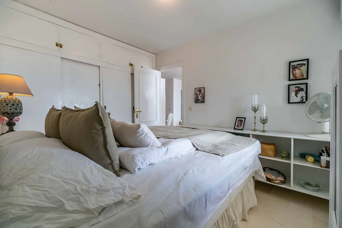 1ab069ac-5ac4-4d87-ace8-f77c75398272