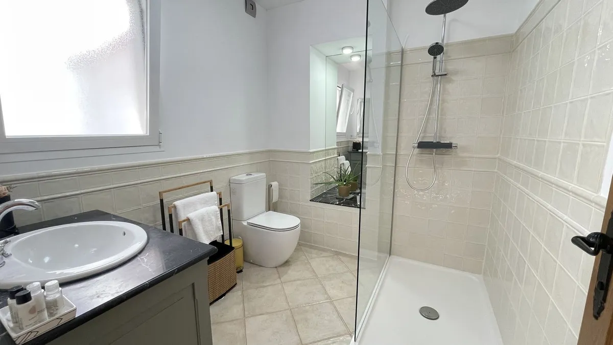 f8b3eac4-cd9c-437e-9135-0f7cb8b6f11c