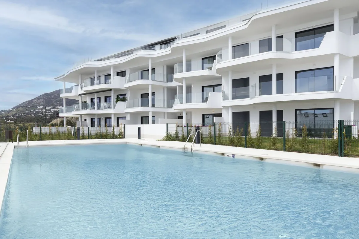 Luxury 3-Bedroom Apartment in El Higuerón, Las Lomas 3