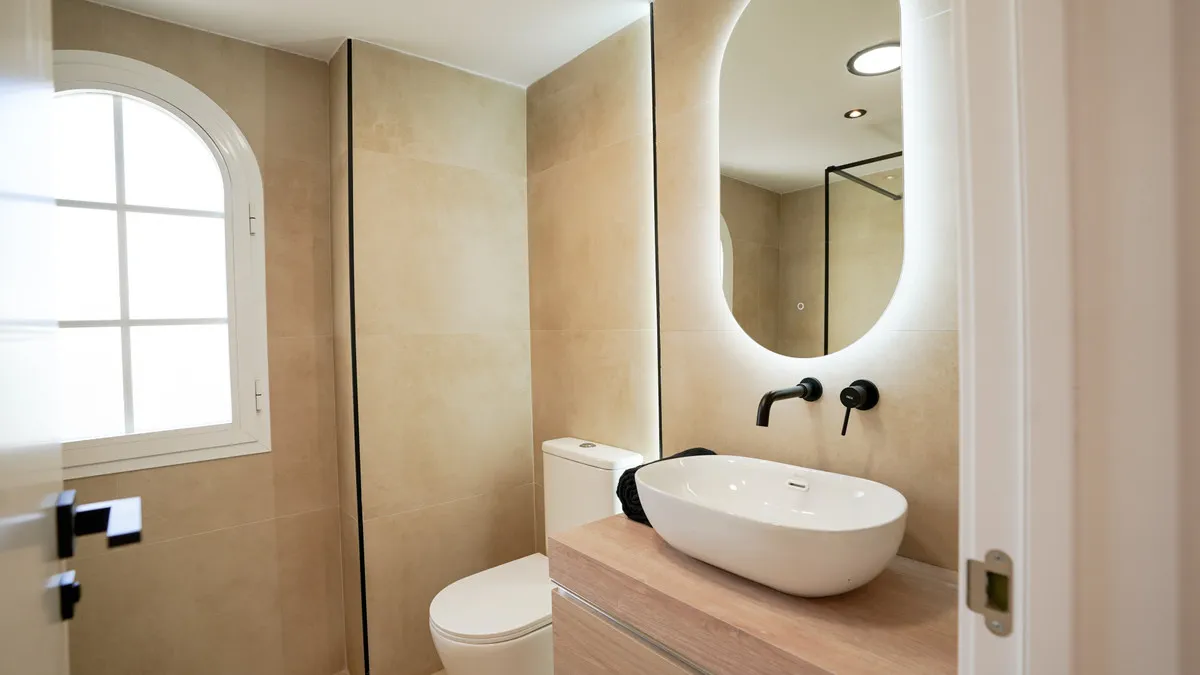 ad627c42-64b8-4e53-b13b-35db09d11f9a