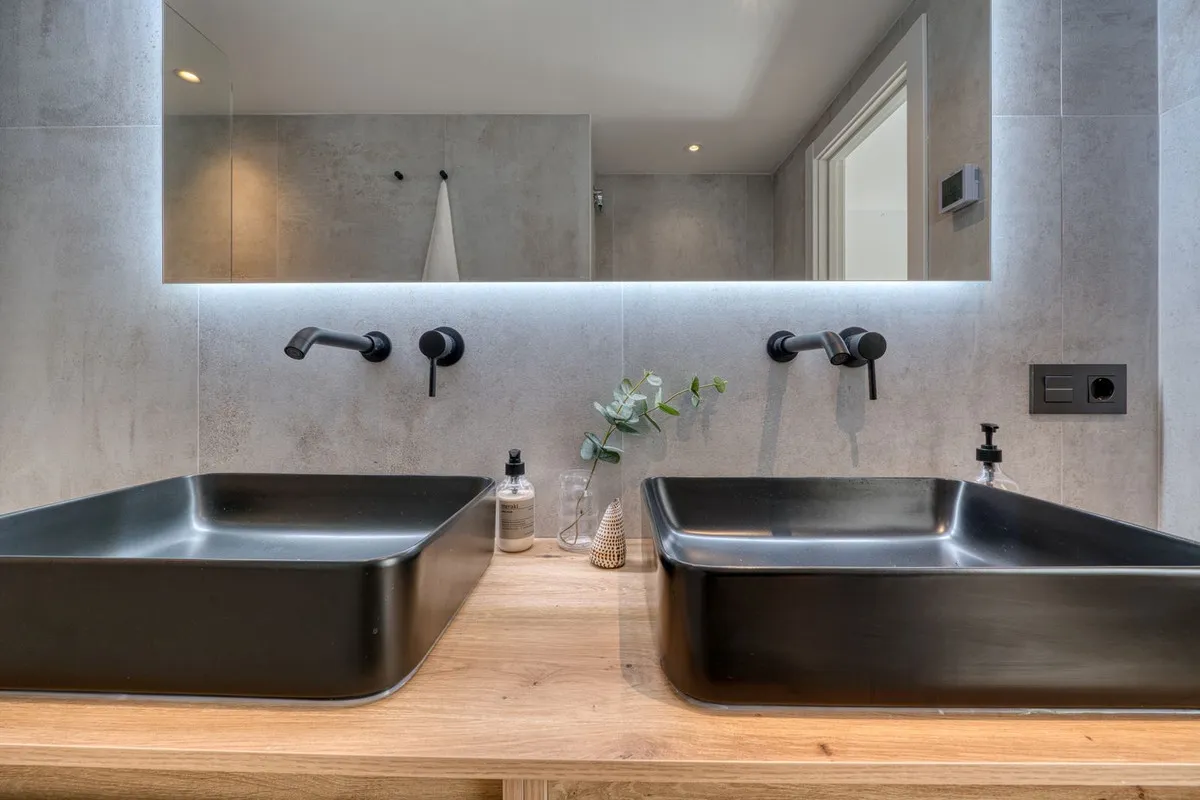 704be137-e0db-43b3-9351-550bcc0fa08b