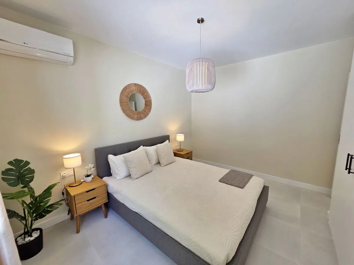 f0dabd20-35cf-424a-9fdc-4eb09b949bd4