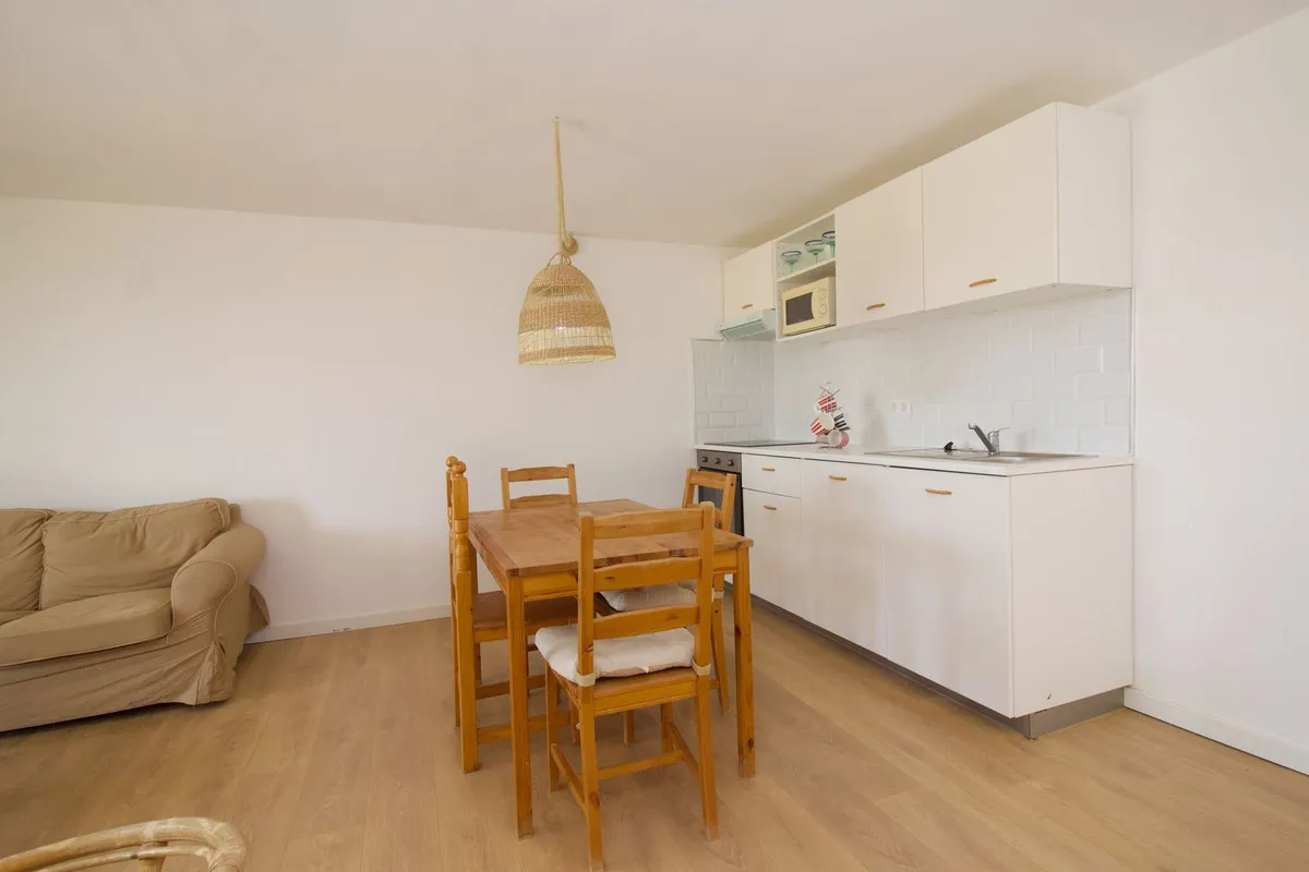 e8747321-b913-42c7-9974-97658e09190b