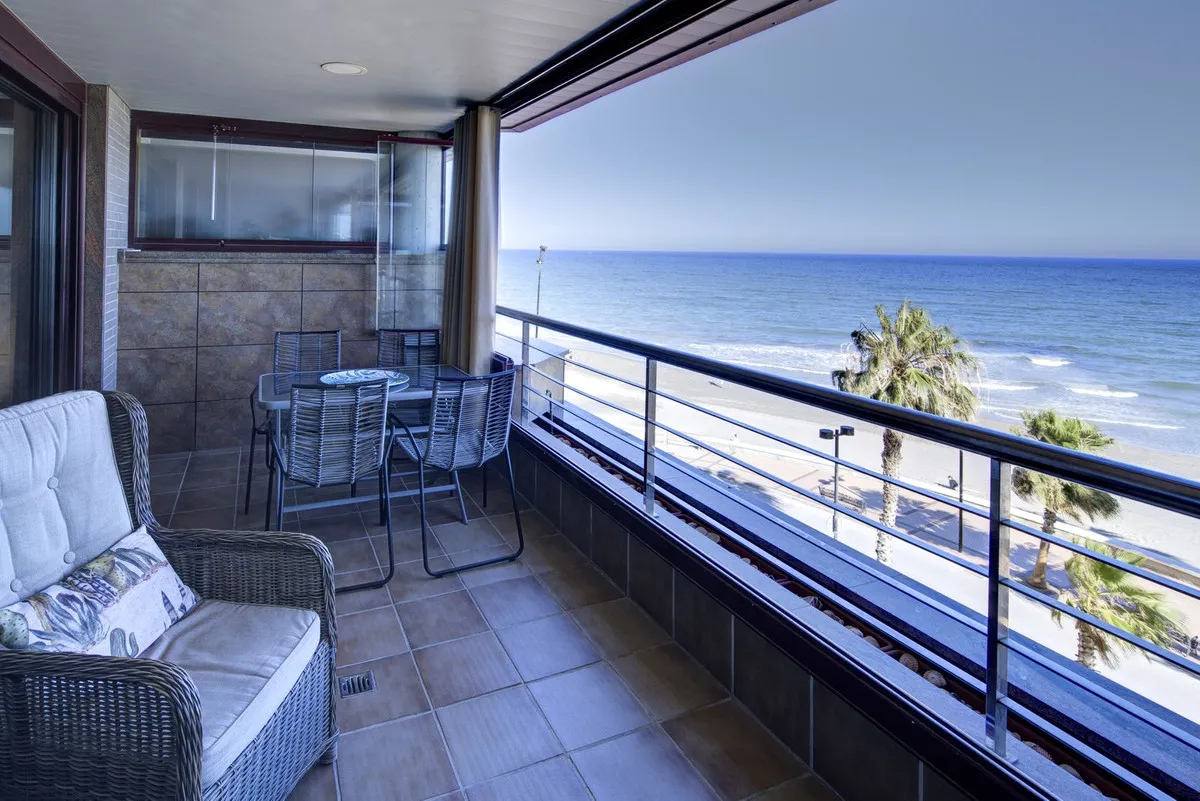 feb7bf8d-50a3-40f0-b689-a572796b2899