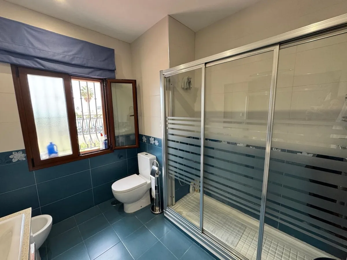 d37632b4-585c-43c2-897c-02f331a93a0f