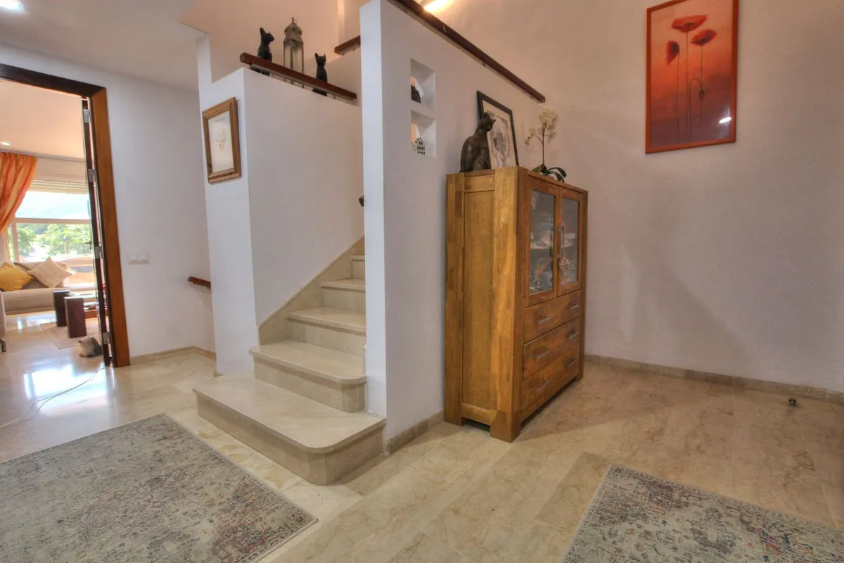 b9ffaebe-7c44-4469-b092-d811c811703c