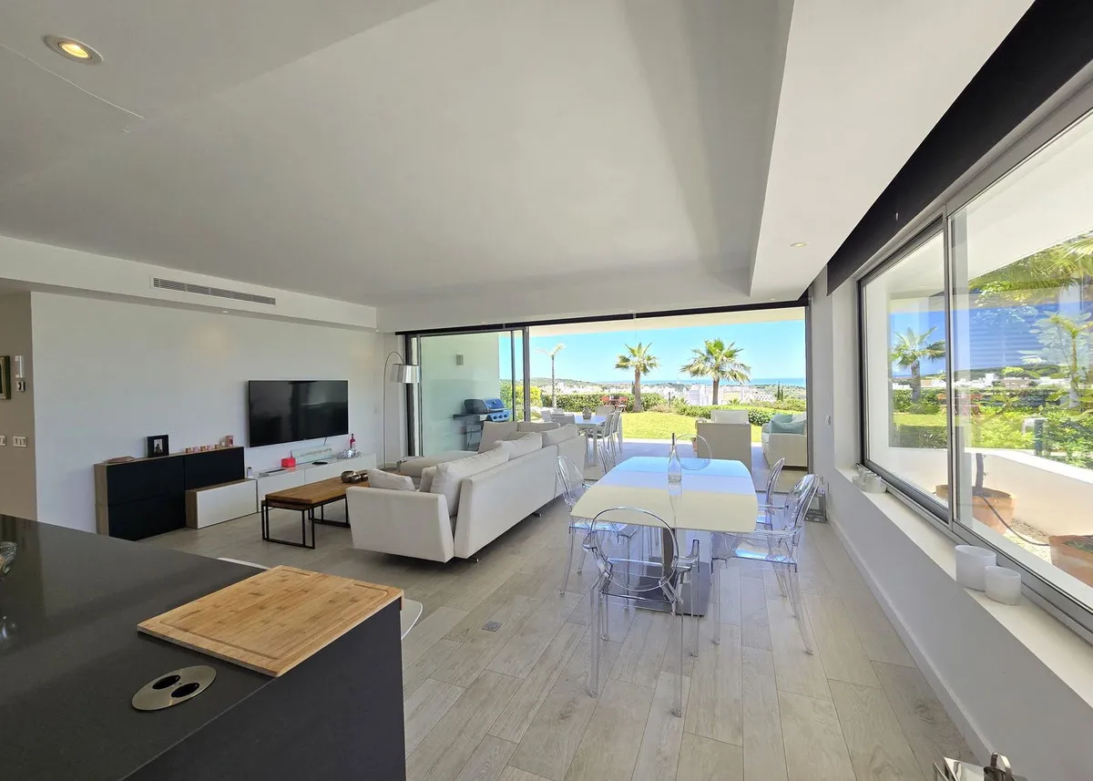 81f2dd9e-2cff-4e0b-bf44-572187268e62