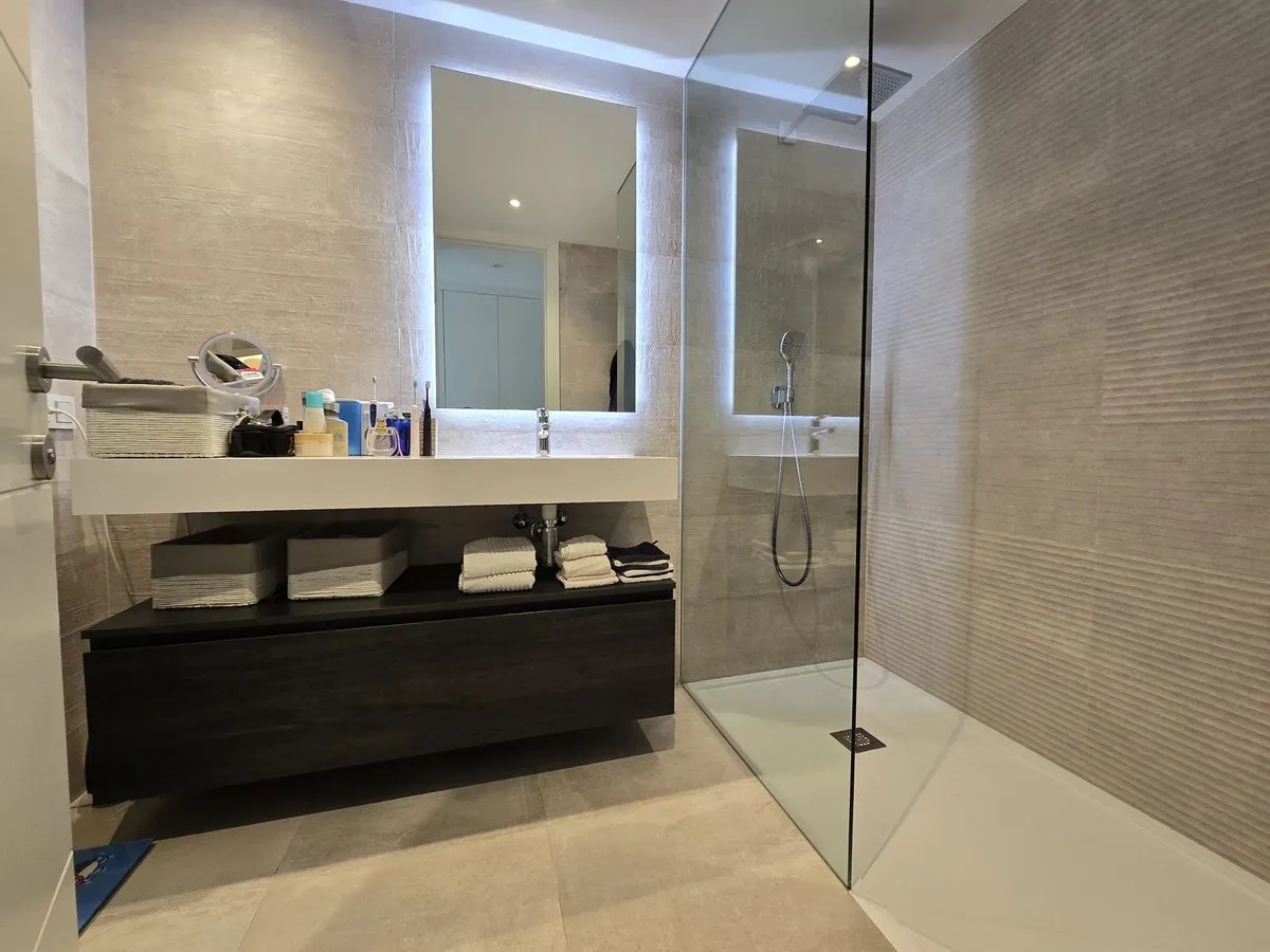 b2136bf8-b611-4a47-82a9-50310aa91654