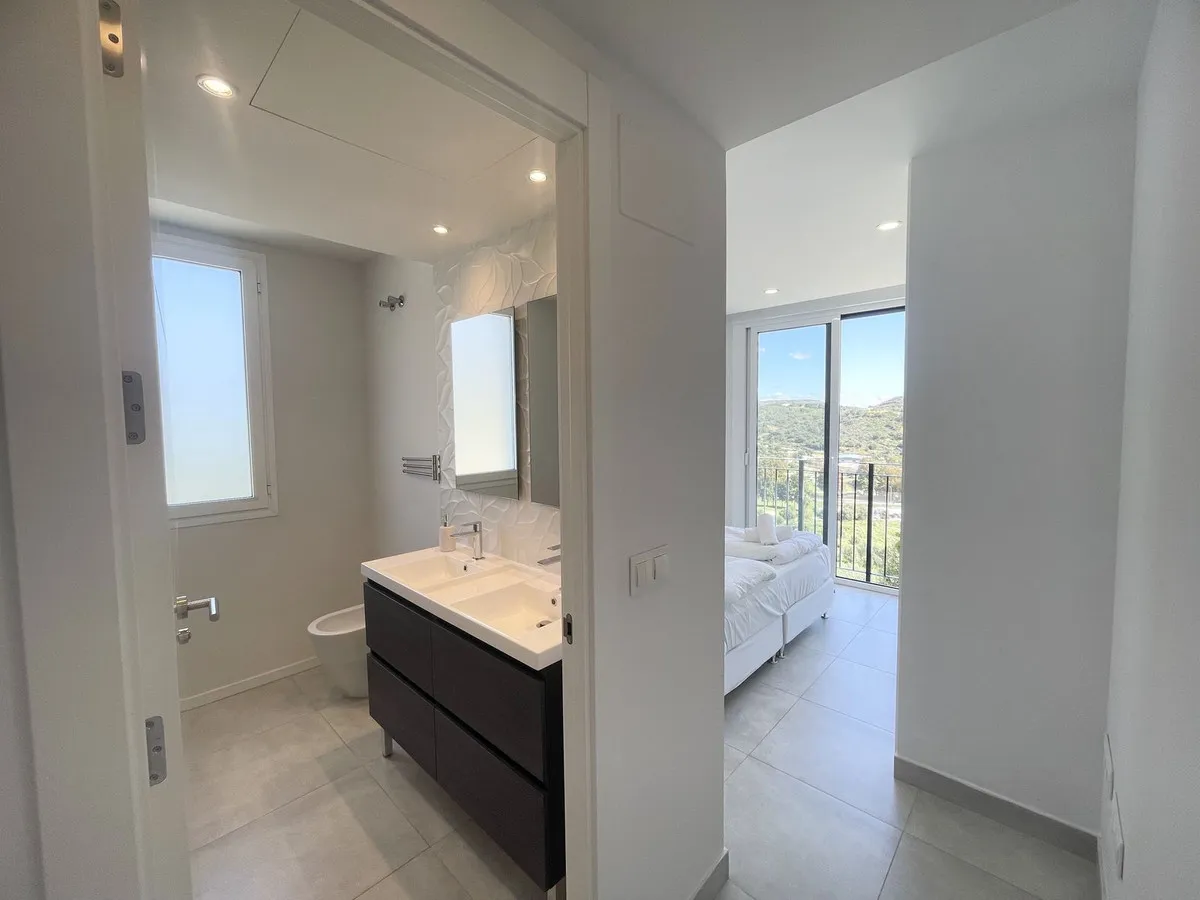 950a44f0-bb7c-4e6a-85bb-ae49061de7c3