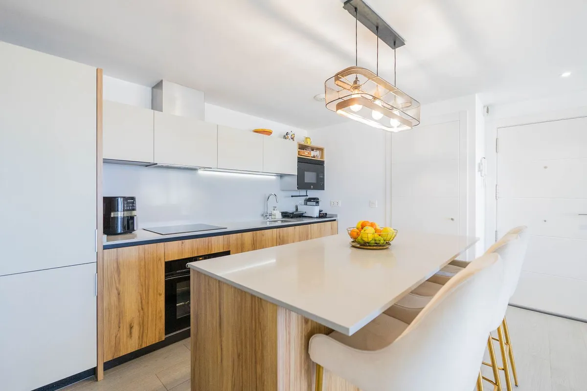 a03cd069-f22b-455e-8595-54364aa3e3f2