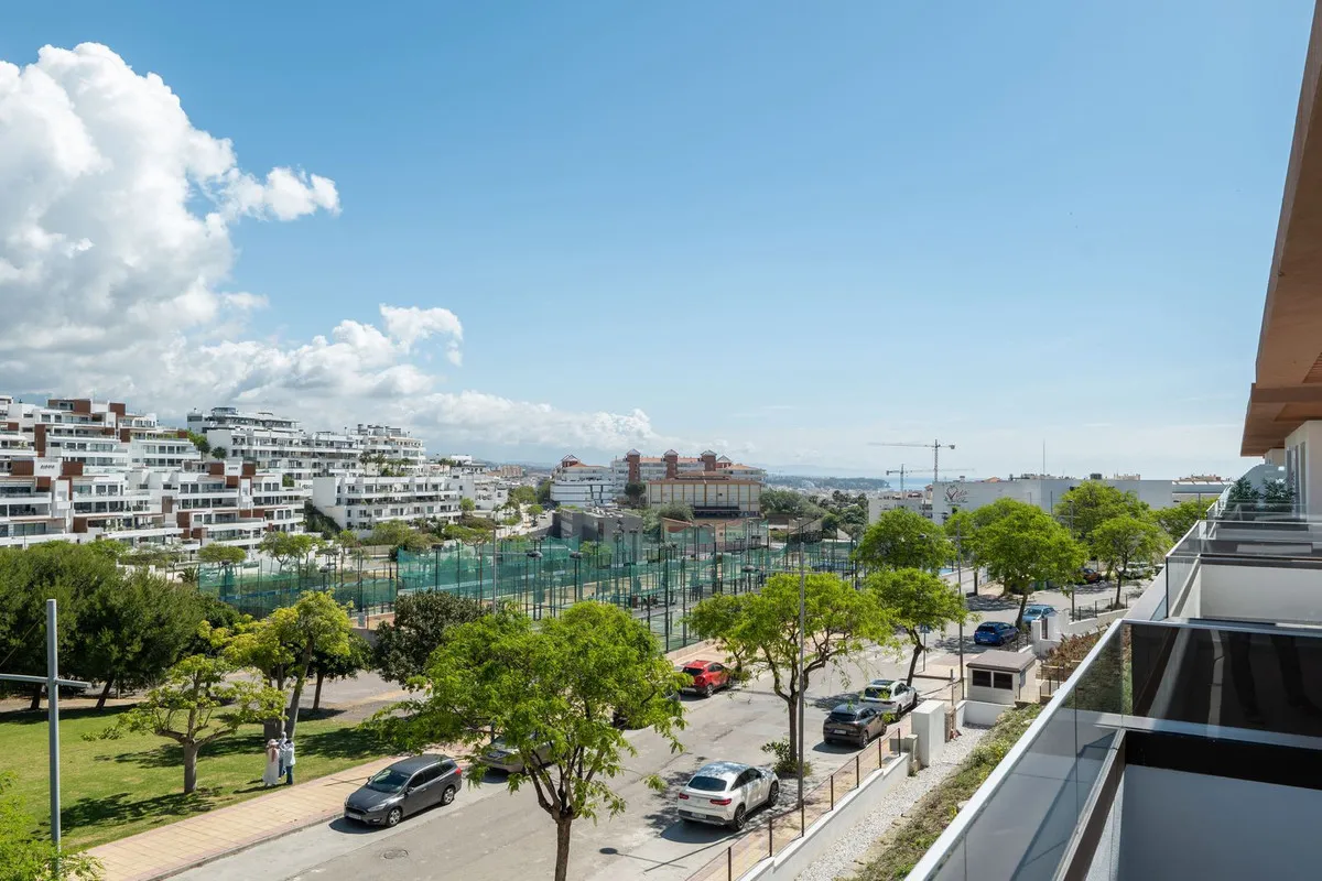 c4e84040-5a9b-4ad2-a574-776610d695a1