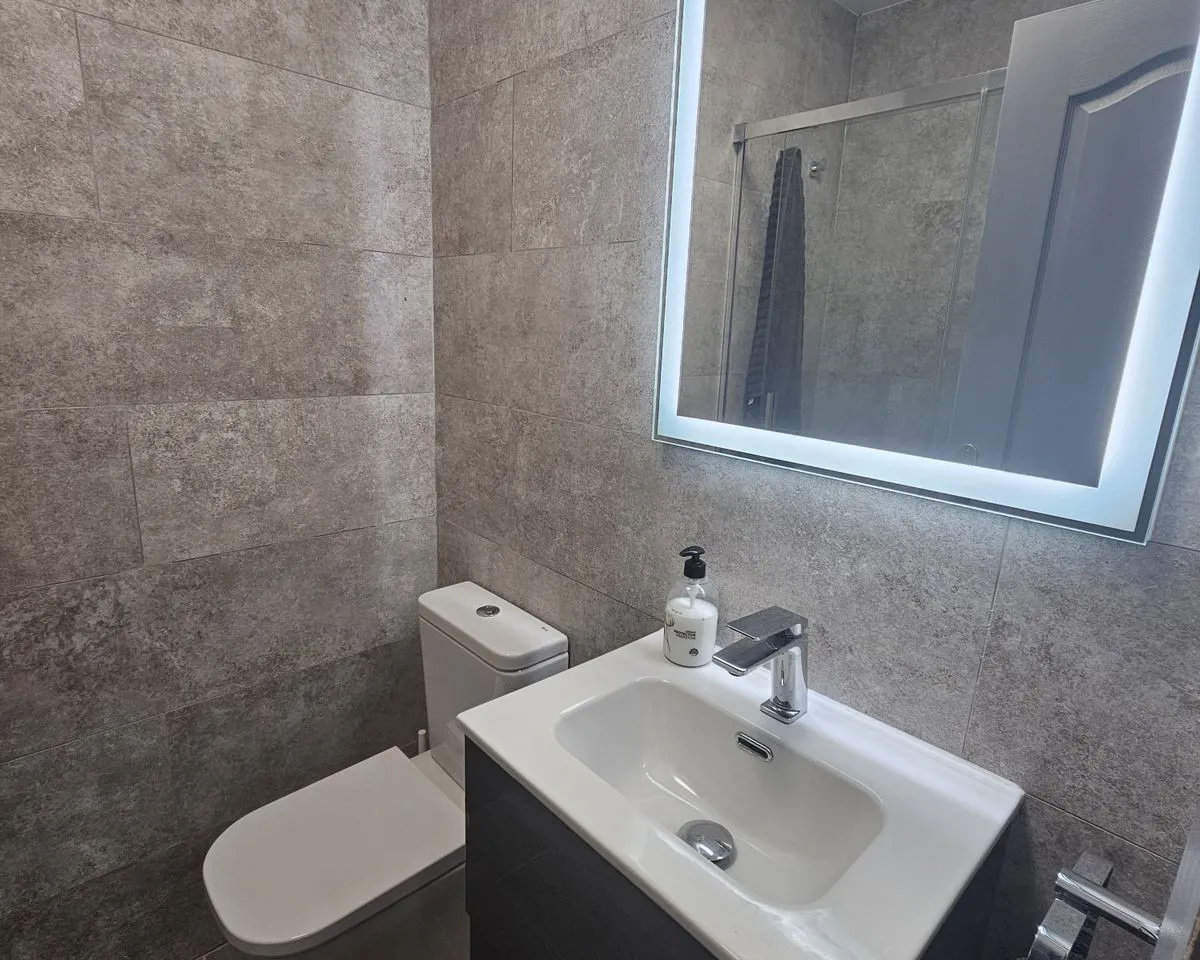 b804da25-e3cf-4e3f-aa8b-f270475868d1