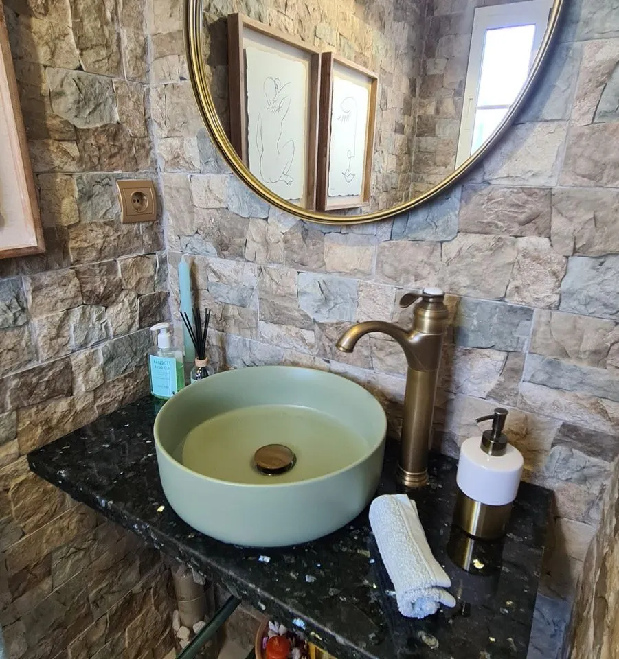 e341fee4-d2cc-43f4-9b65-7089a39f4f4b