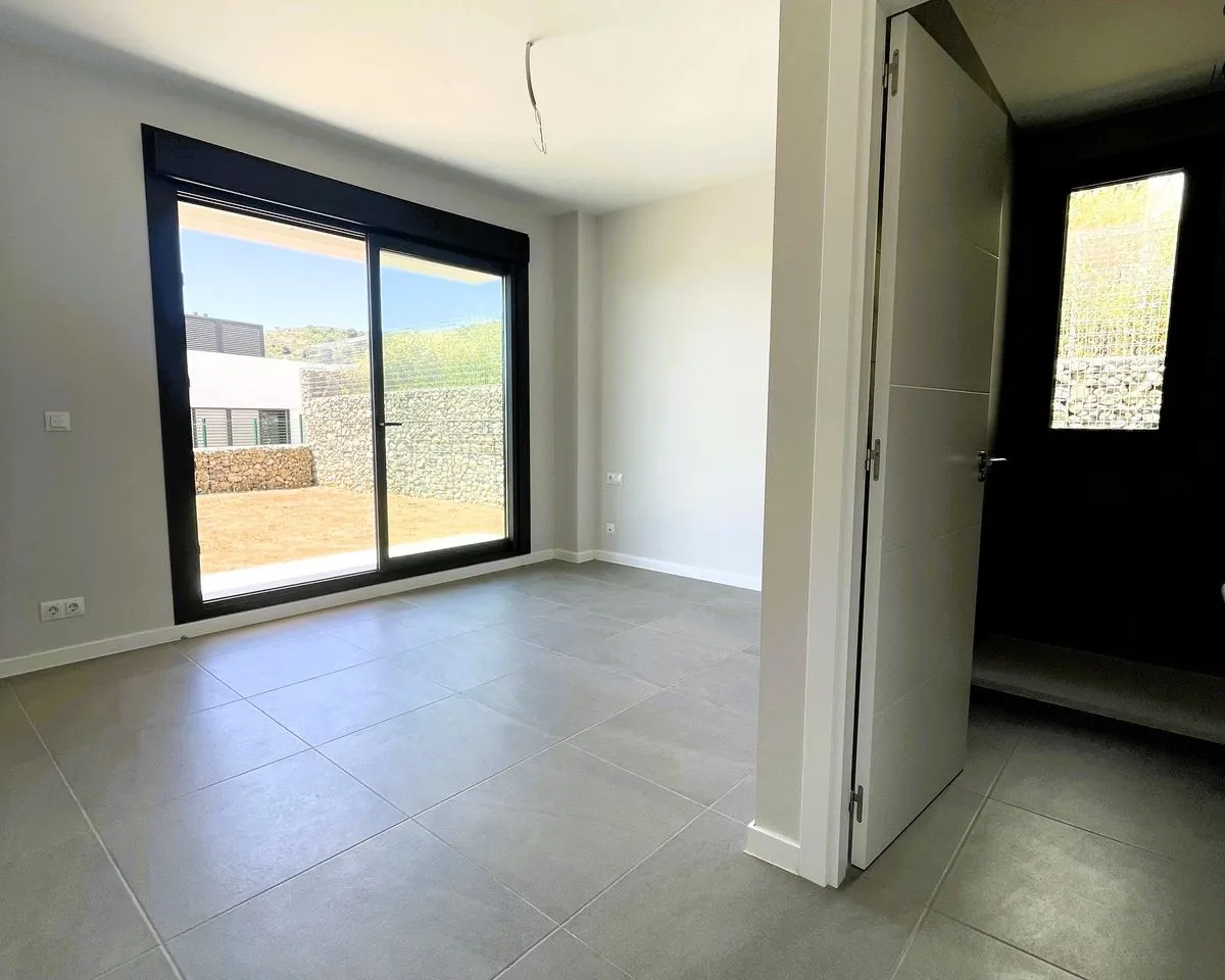 36026efd-a44b-43f5-b4d8-4af8013e12de