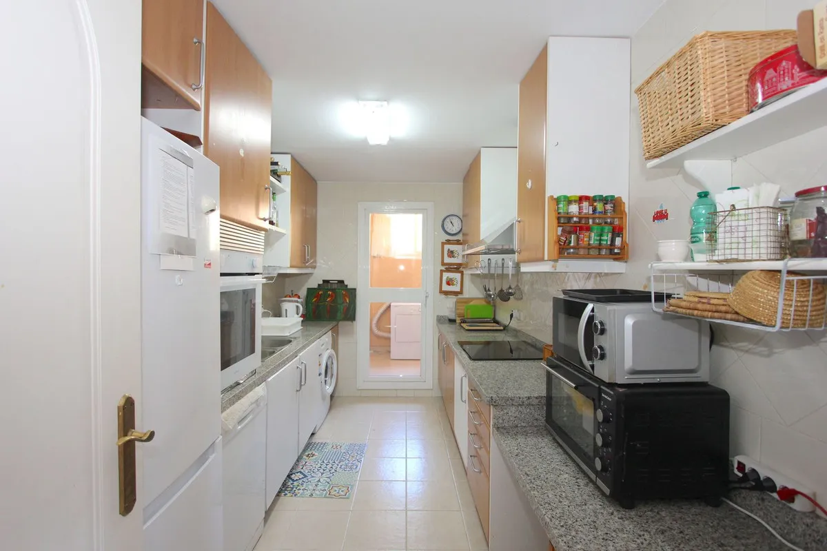 77264576-f2aa-4162-8578-98c8b70f6d2f