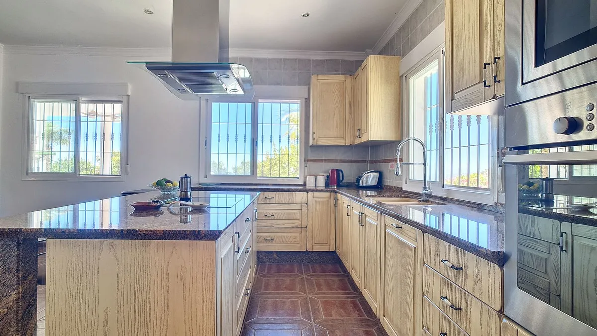 749ae258-1c2d-40a9-86ec-c00a6a2b903f