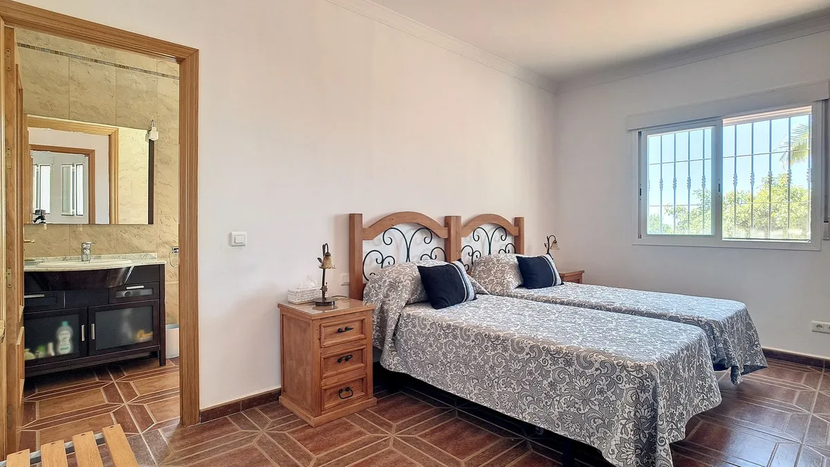 c4b13e8d-fe1b-4a8f-bd25-c866ec4f6437