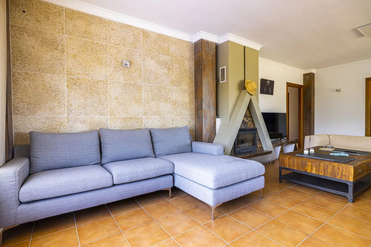 74399549-5b9a-4e70-82ca-9a0ff8f2f756