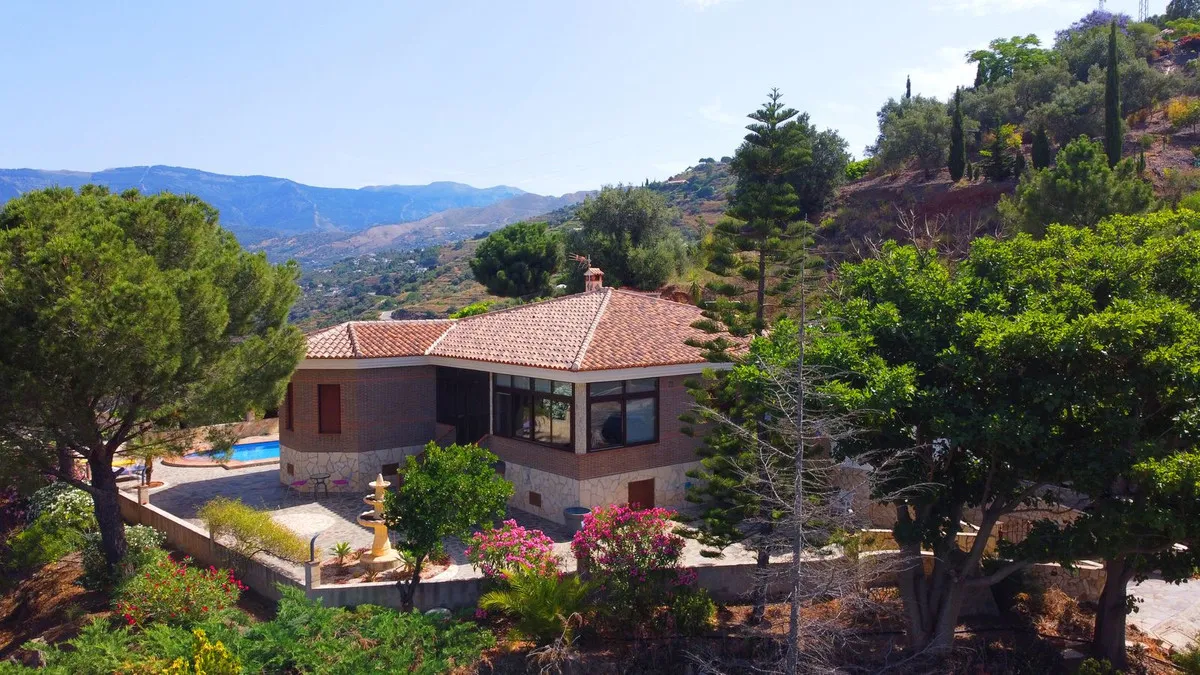 8b5a958f-d1cb-4c18-a27f-8de0e2a45ce0