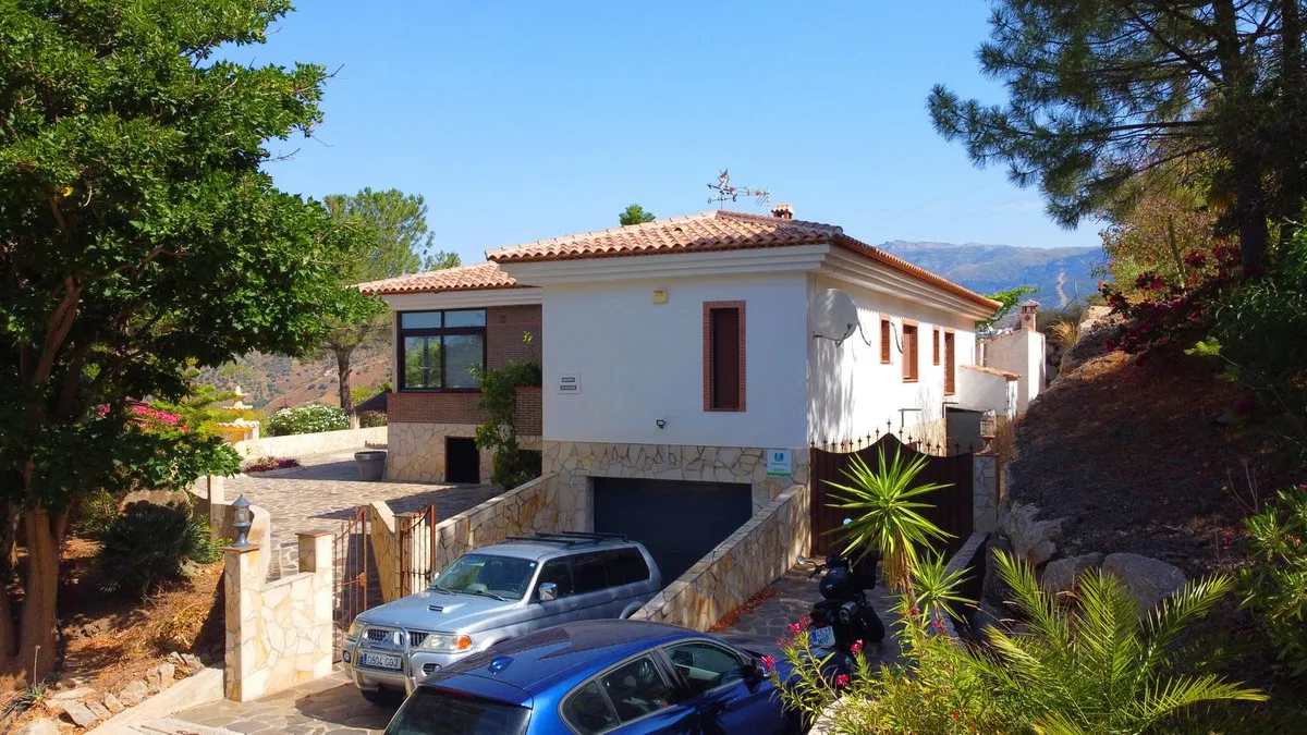 95749940-fdc7-4f1a-9649-9a55e8a93850