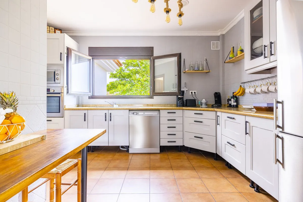 b4eb4e9d-c3bc-49e1-bffb-0eb74c947428