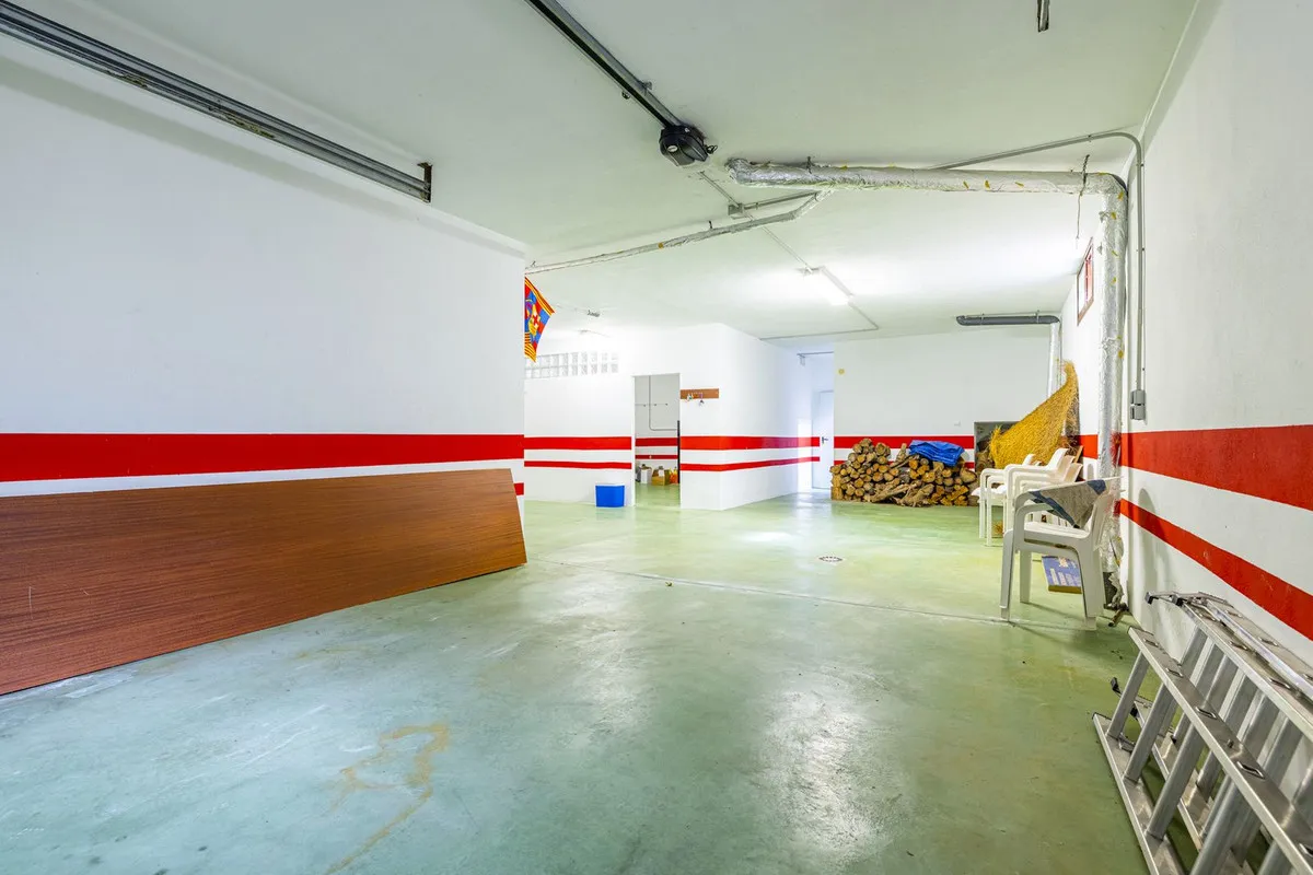 dc9fd570-ccad-4e48-963c-7930af0fbd96