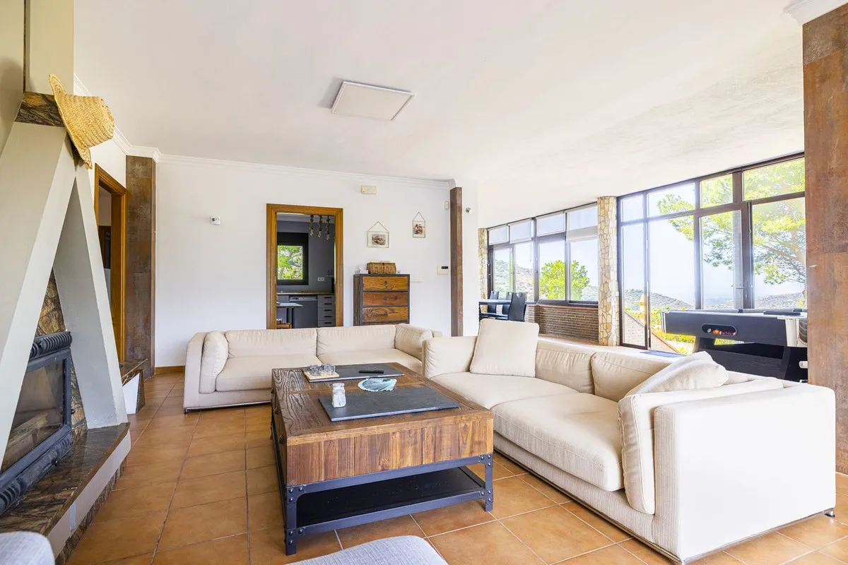 e04c543d-1920-42a8-8999-42d375674560