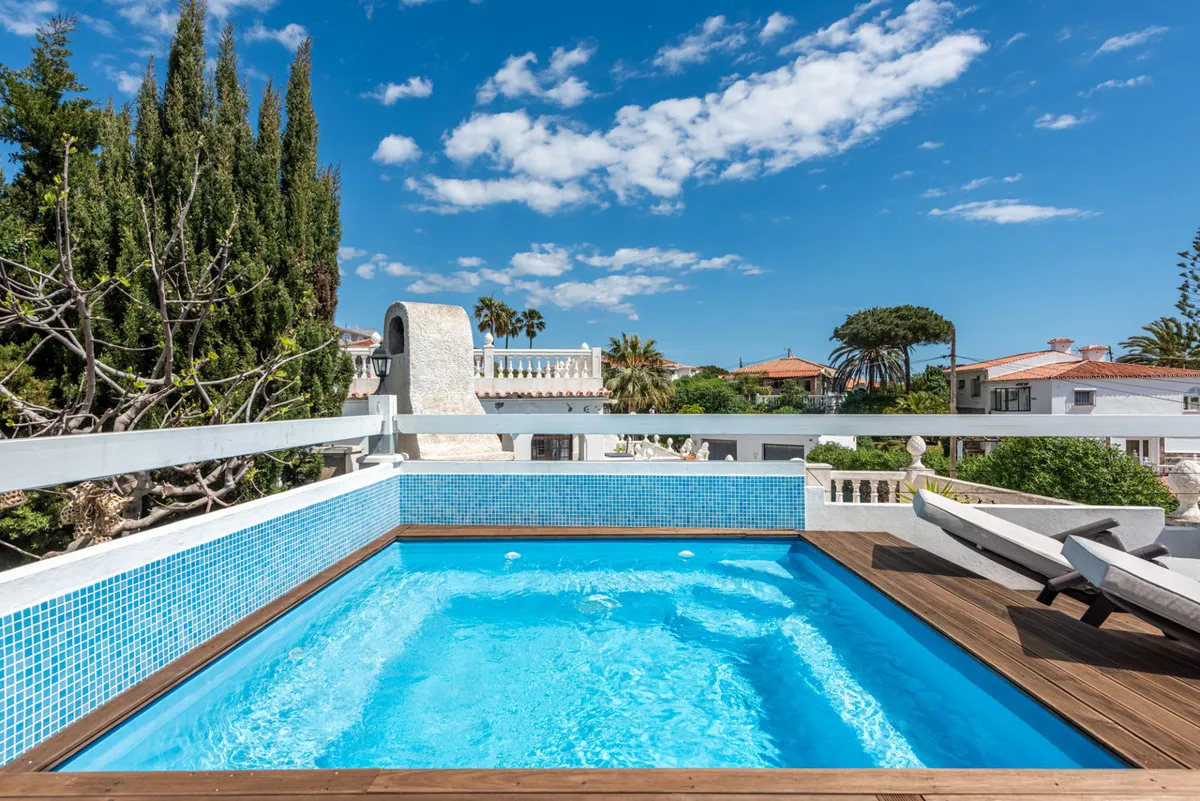 c65cccc1-1b19-40f5-b476-287828e95f75