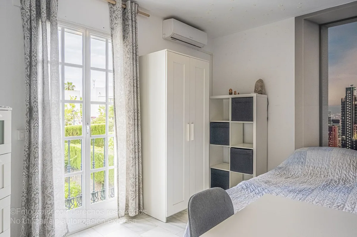 1975bc20-efaf-4d85-879d-dc361bec8f3b