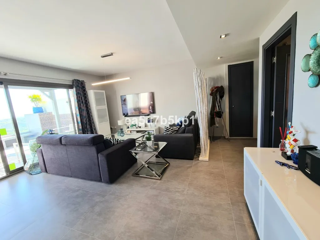 04303b89-8777-415d-b53c-ca957c4a5a2b