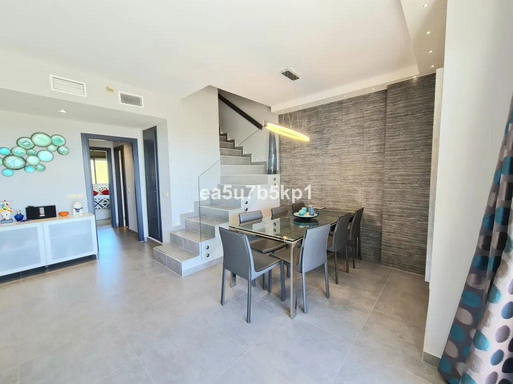 50dfd1ab-0fcb-4130-8f0c-f827d554326c