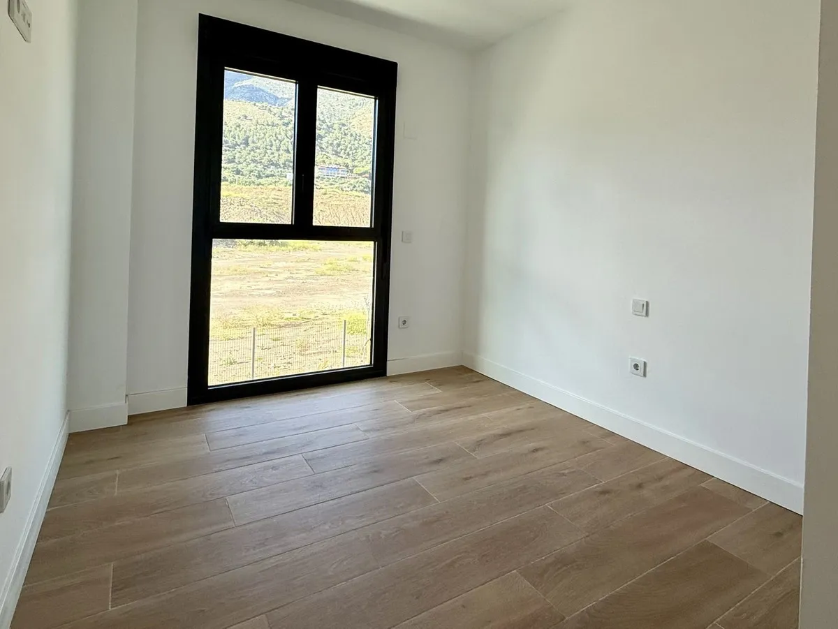 eb42b7a8-b9dc-4e91-9de0-952c73b50771