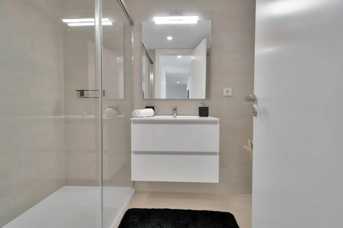 a05076aa-e921-4e4e-b26d-715a7db7a1c0