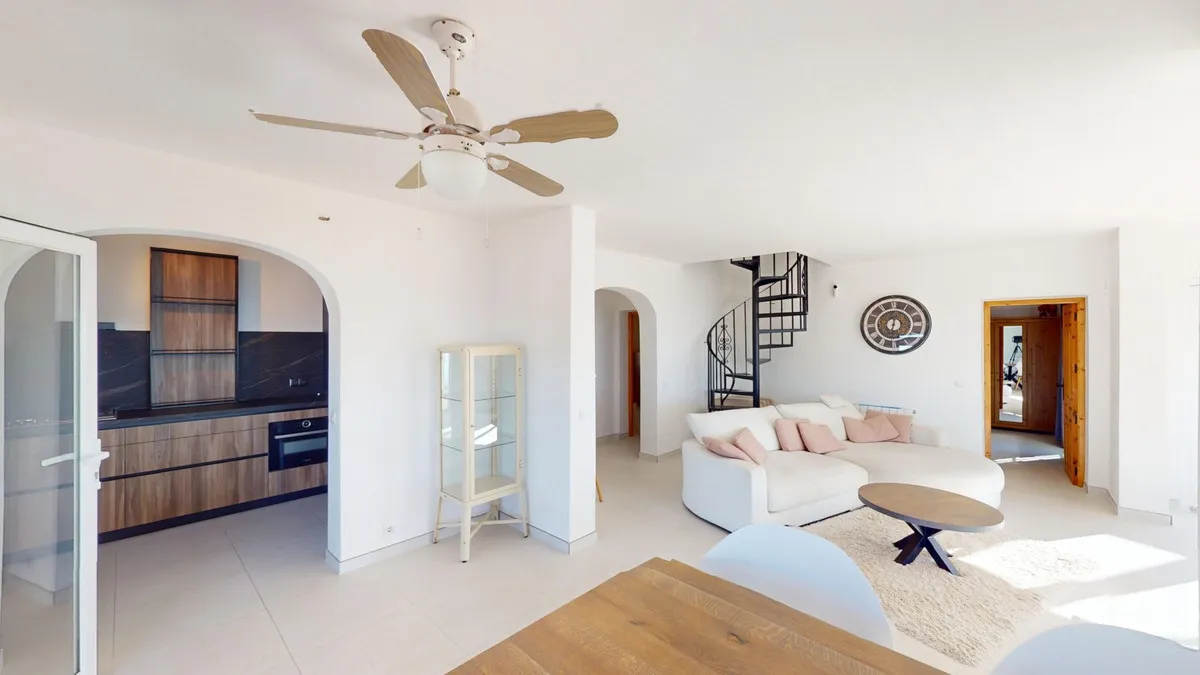 79ff9b45-f6d6-40b3-ac59-5caccd469cd6