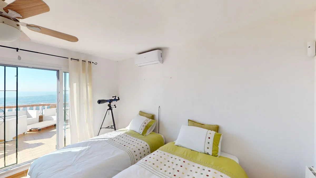 c995c526-2093-47e7-9237-930185f31e53