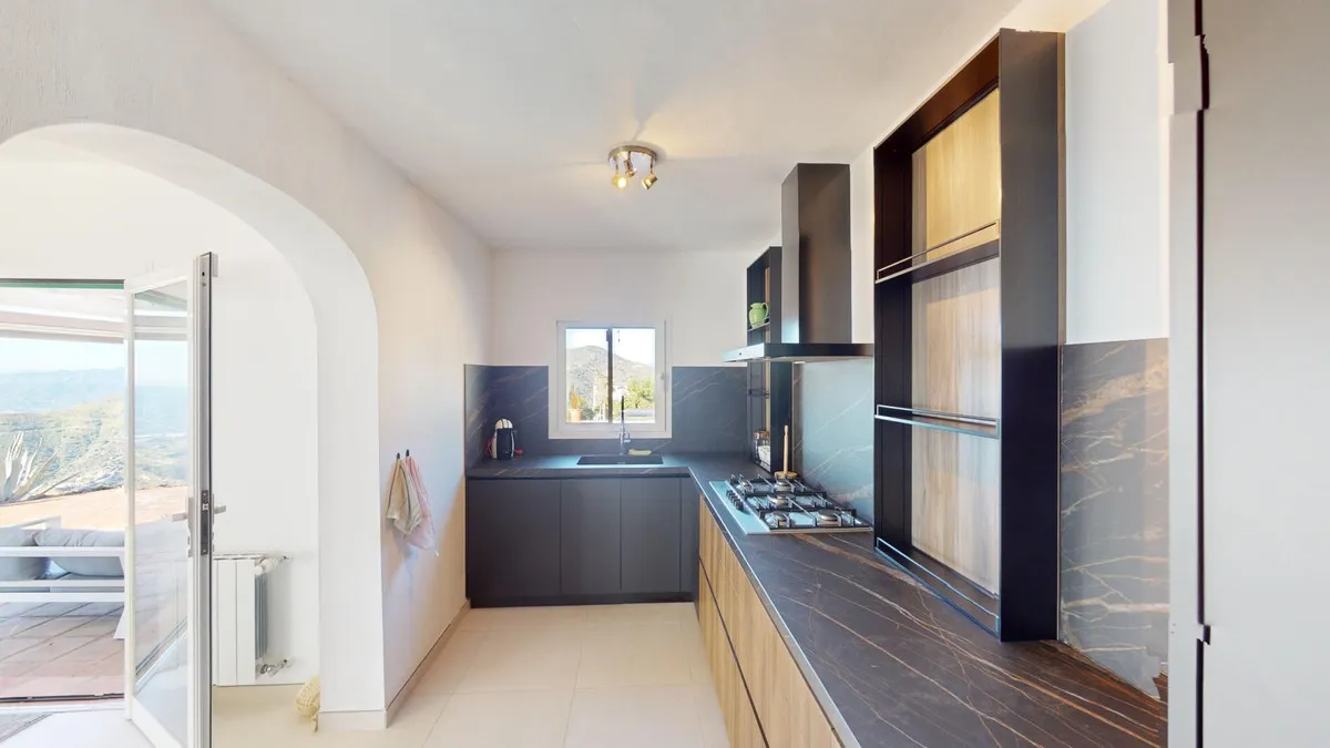 e68b7467-fc8f-48ec-b037-3e9e4bd8c0a1