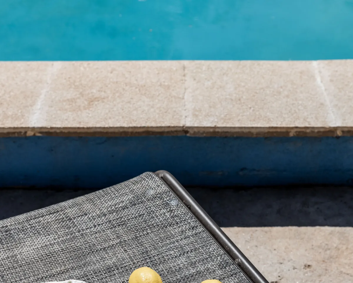 ffe8cf1d-191d-4ed6-b8e1-918b31f00947