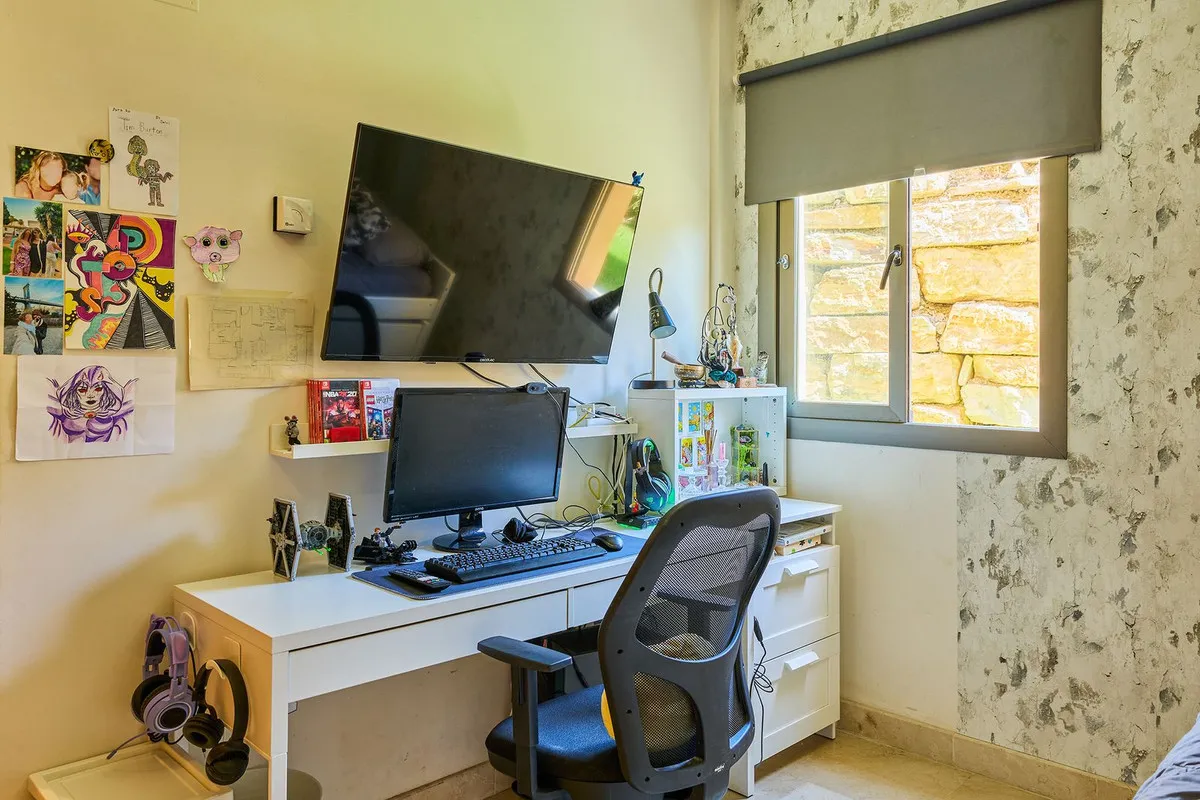 3292b43f-8d36-48dc-a424-5ab5c60d3323