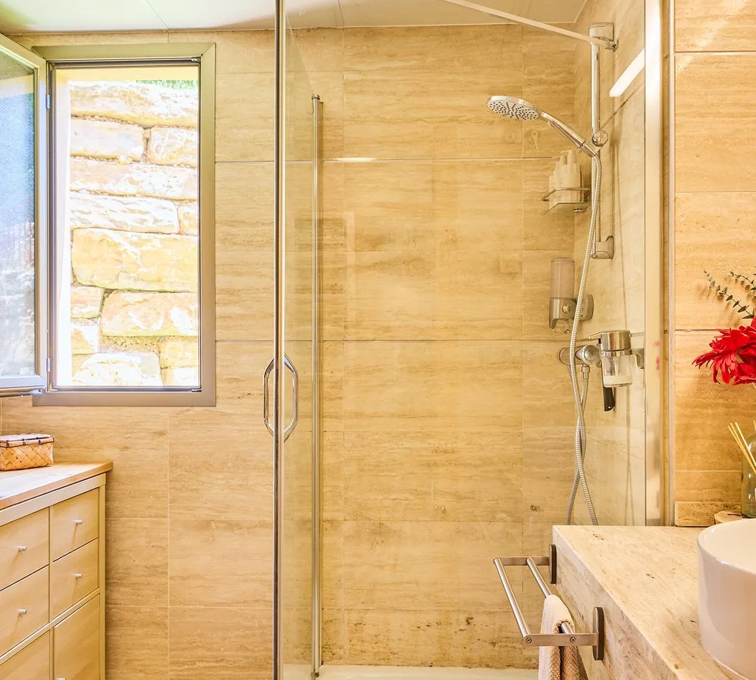 99e45820-05c8-4082-a1ff-ae6ae6407832