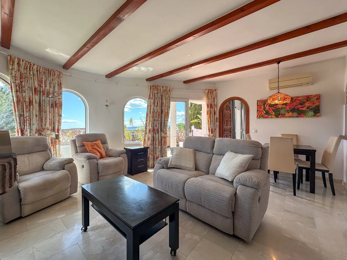 f573b851-c053-4aa9-b9e5-ca35372a6d94