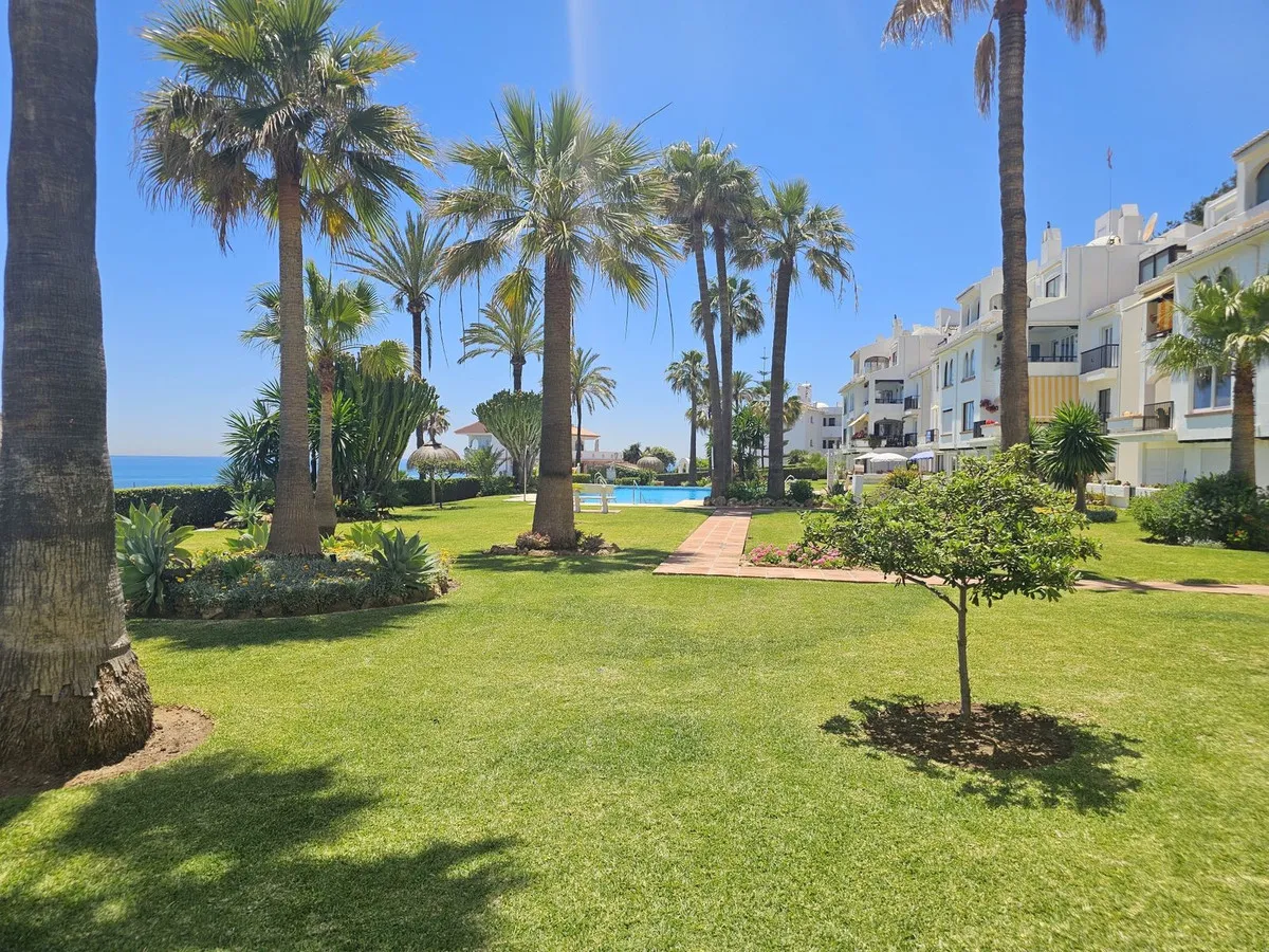 8f9ba01c-4bf5-40fb-9c21-901443ea3179