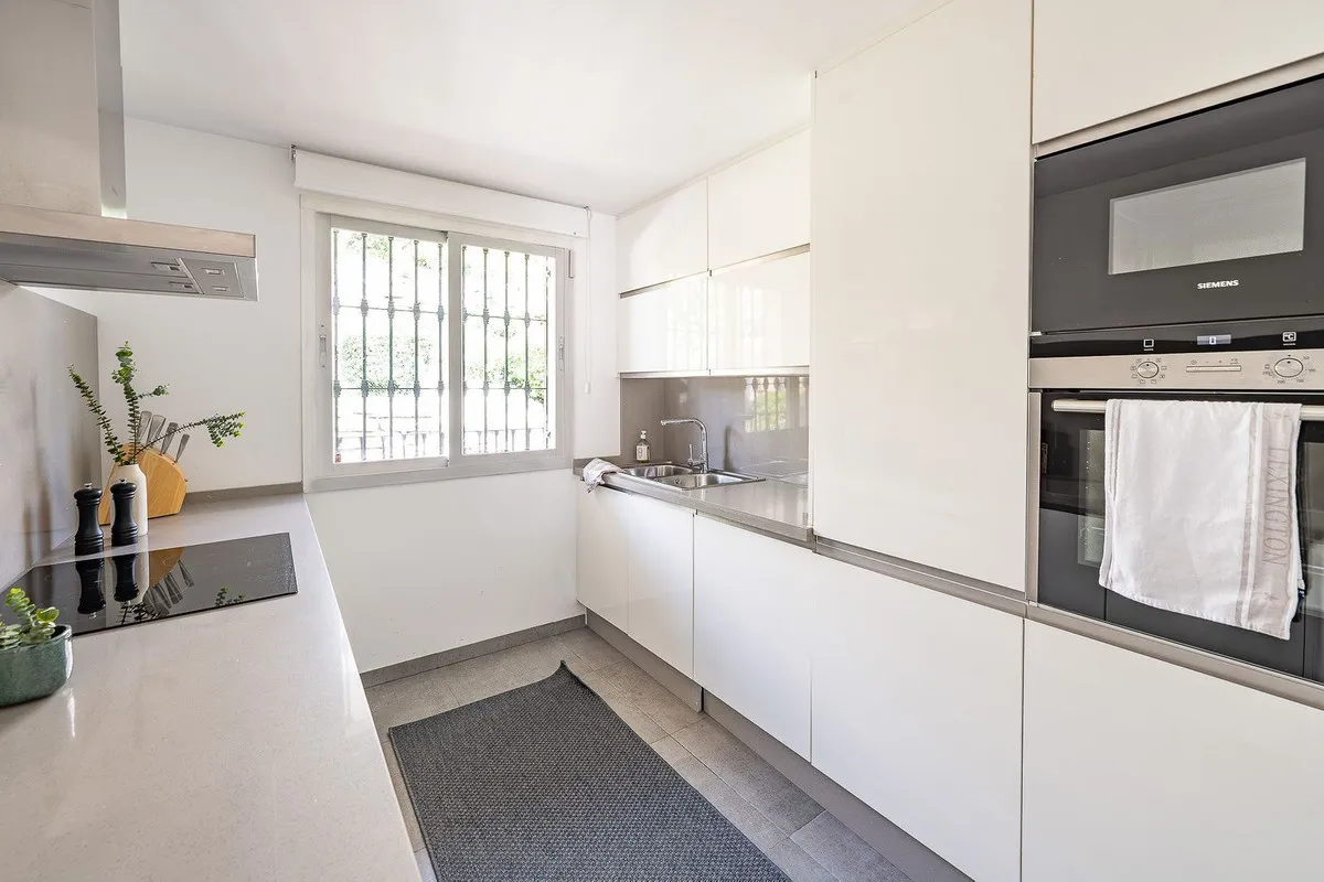 0f601f92-aaf6-4b4f-b48e-4b1c82979c90