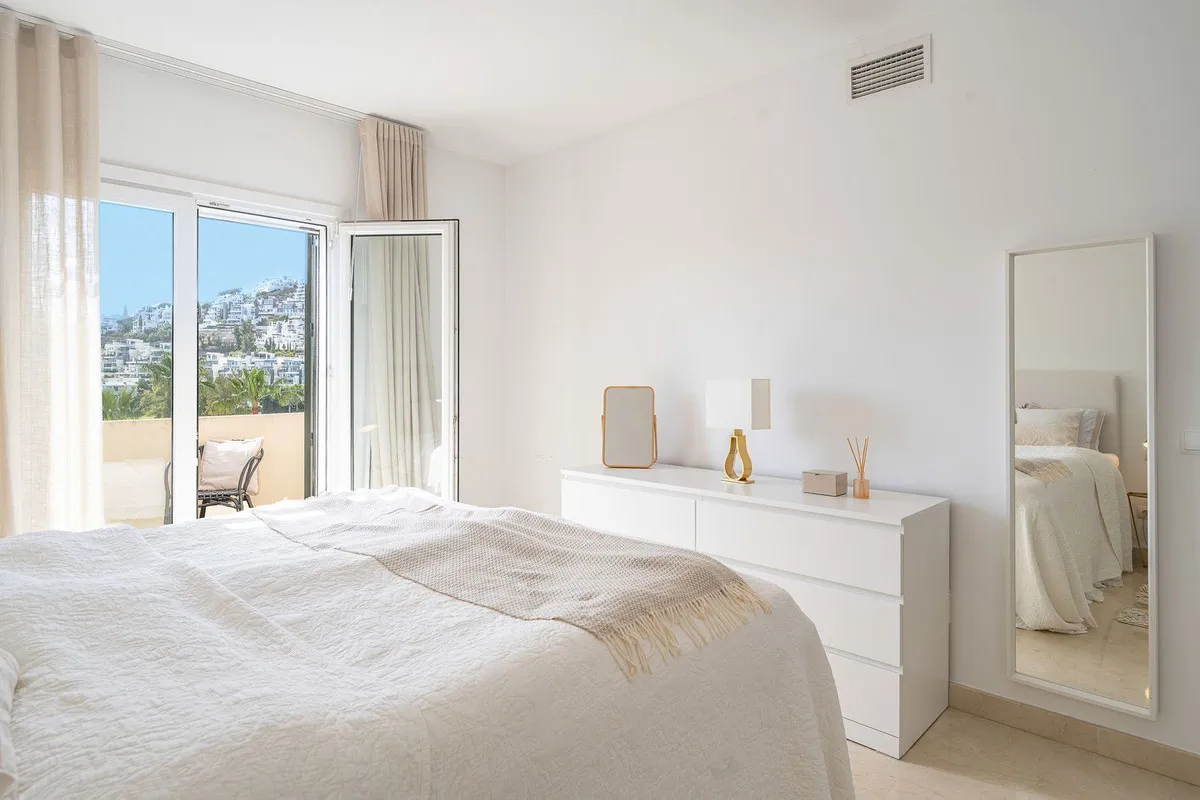 4f1b9b78-590d-414a-9907-daa3263528cc