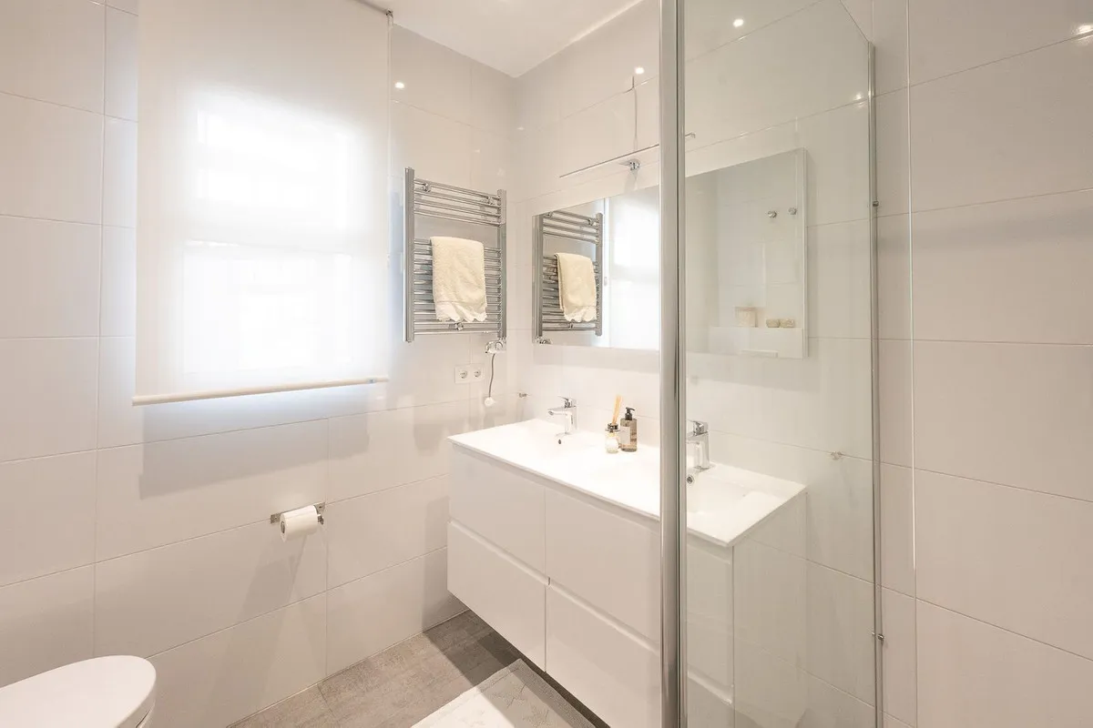 fe79d10e-5eb8-4678-90b3-5f01756ba402