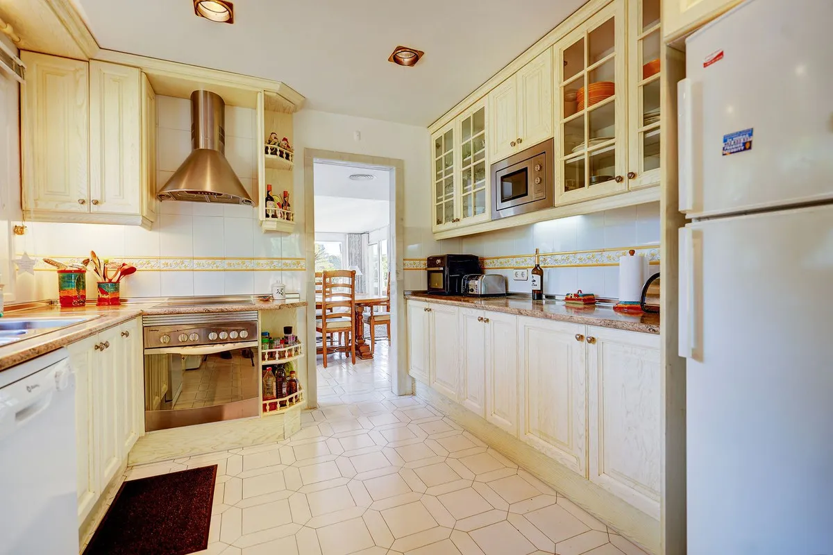 fb689fae-a766-4063-bf66-4f3af35fca0d