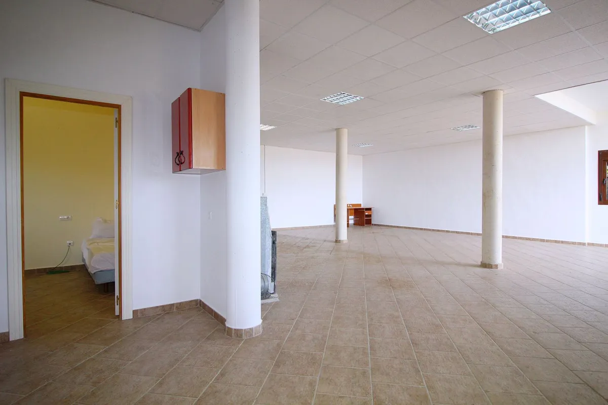 51b43164-3f52-47a9-8197-a782f749afec